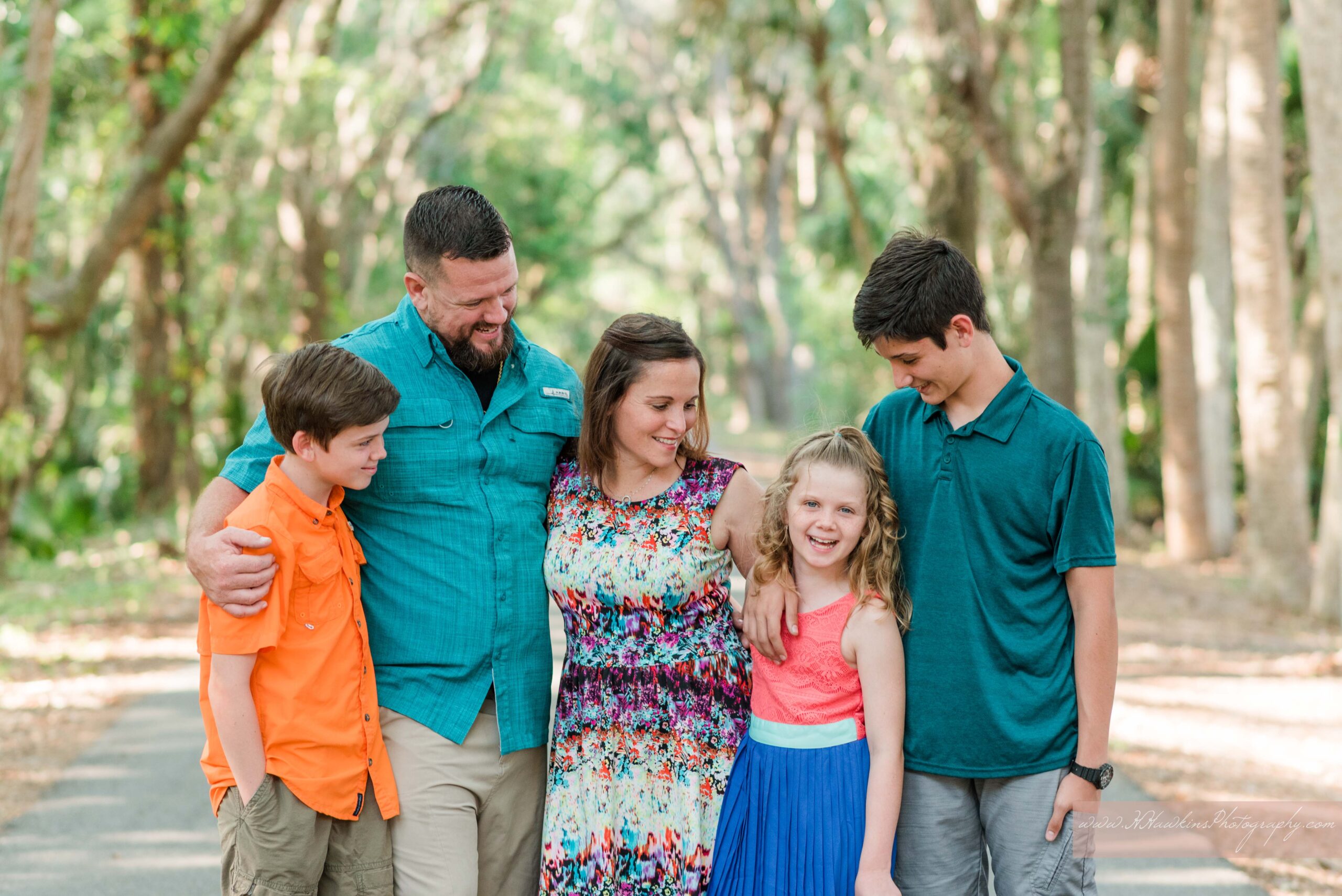Mom, dad, two brothers and sister get their picture taken by sanford FL family photographer